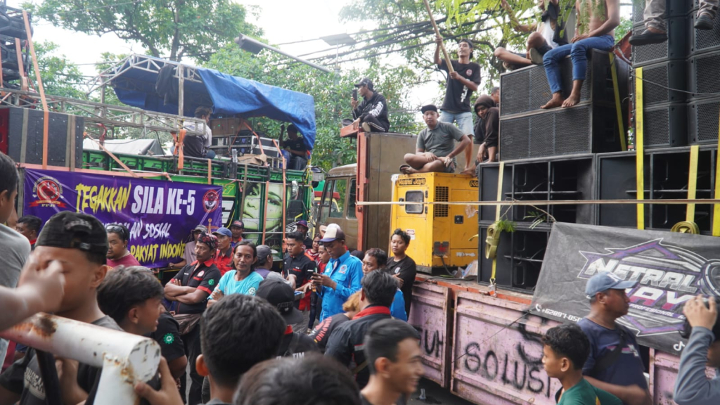 Polrestabes Surabaya Kawal Aksi Sopir Jatim Secara Humanis, Massa Soroti Barcode Solar Subsidi