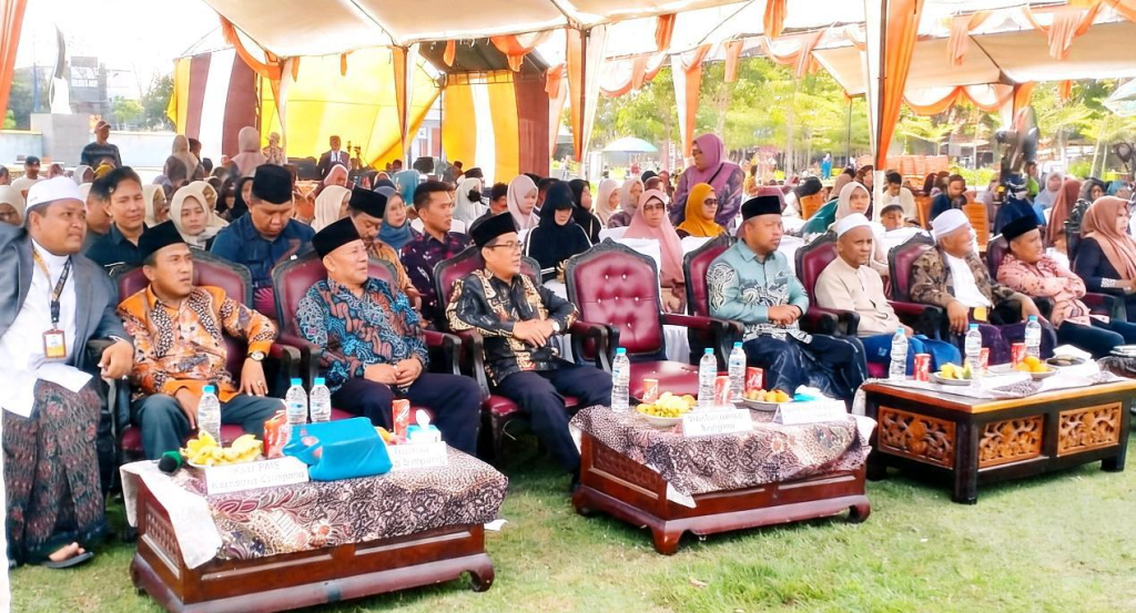 Caption Foto: Wakil Bupati Sampang Ahmad Mahfudz Siddiq apresiasi yang mendalam kepada seluruh wali murid yang telah memberikan kepercayaan penuh kepada lembaga untuk mendidik putra-putri mereka.