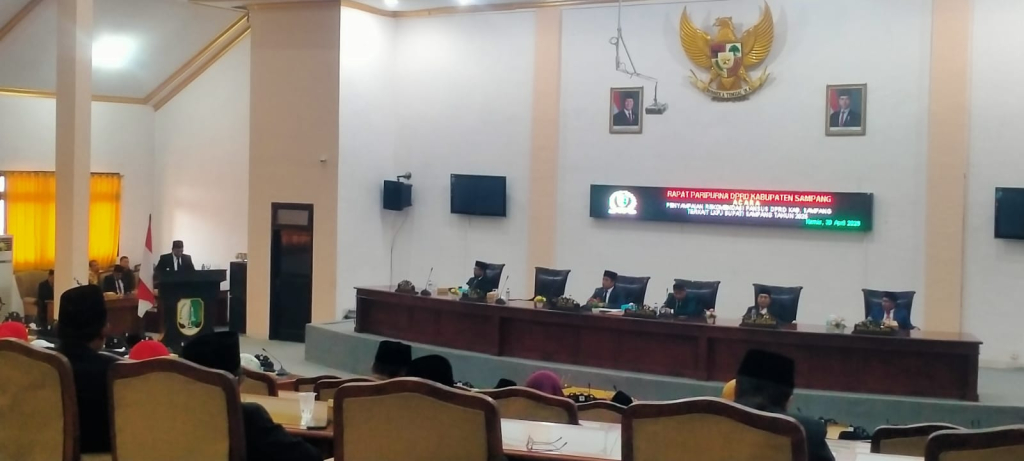 DPRD Sampang Sampaikan Rekomendasi LKPJ Bupati Tahun 2025 dalam Rapat Paripurna Ke-VI