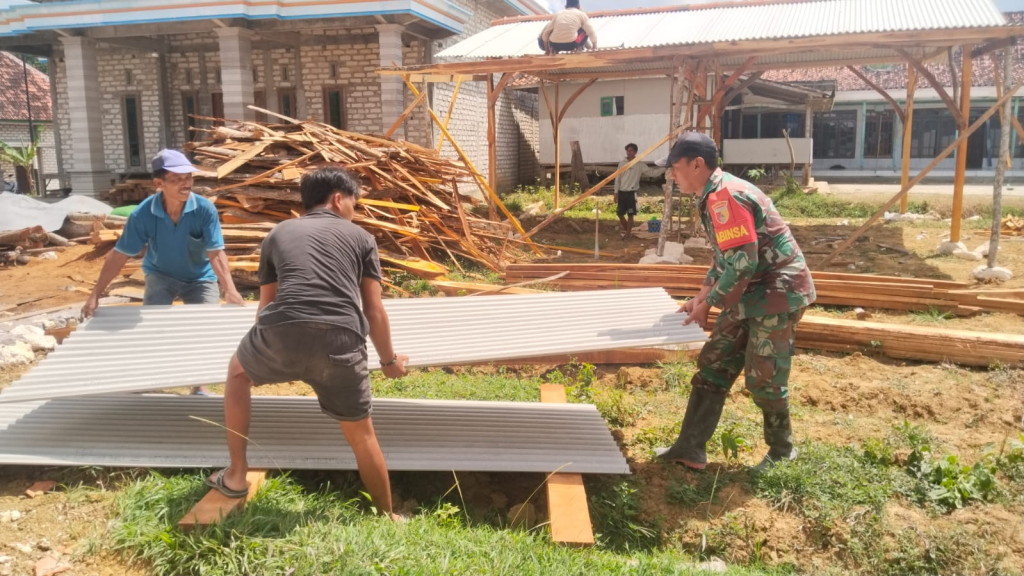 Caption Foto: Dari Desa untuk Negeri: Babinsa Robatal Gotong Royong Menghidupkan Pangan Lokal