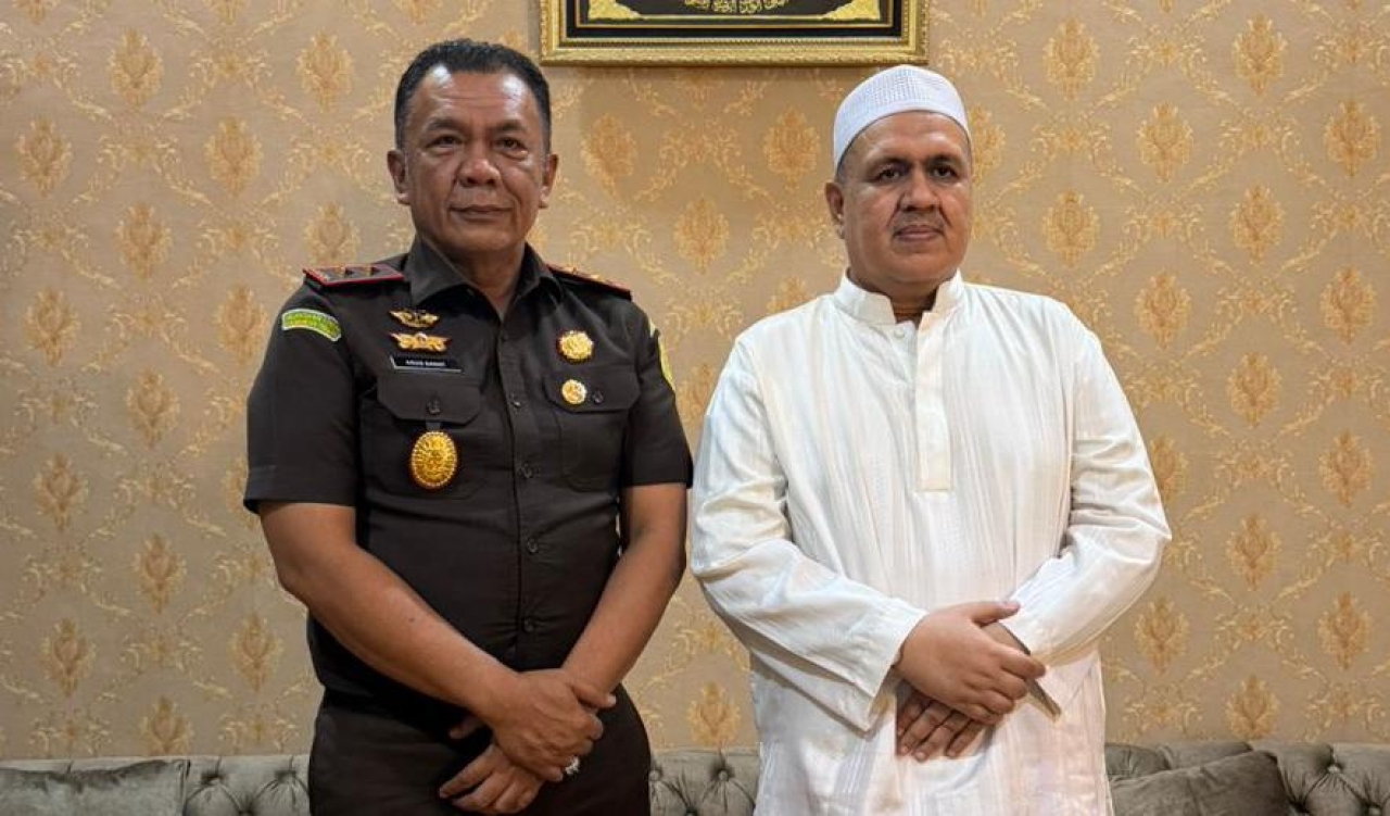 Caption Foto: Kajati Jatim Agus Sahat Sampe Tua Lumban Gaol melakukan kunjungan silaturahmi sekaligus pamitan kepada sejumlah ulama dan tokoh agama di Kabupaten Sampang, Madura