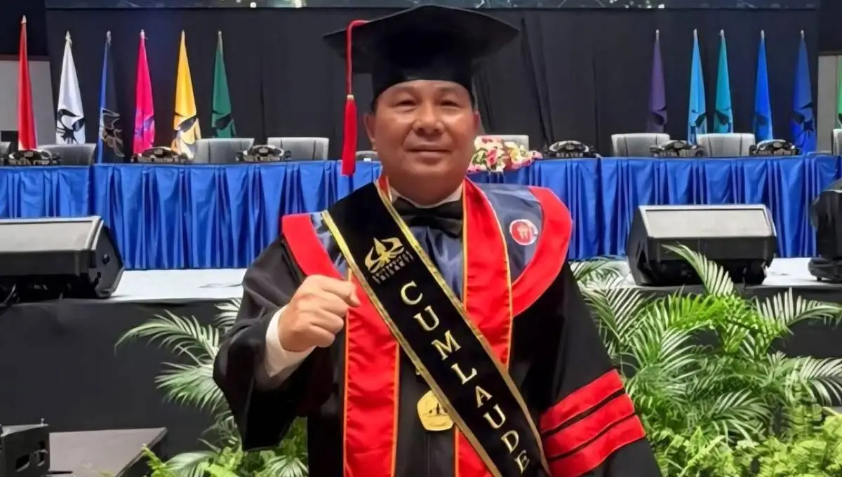 Roycke Harry Langie Raih Doktor Cumlaude, Kapolda Sulut Buktikan Polisi Bisa Unggul di Medan Akademik
