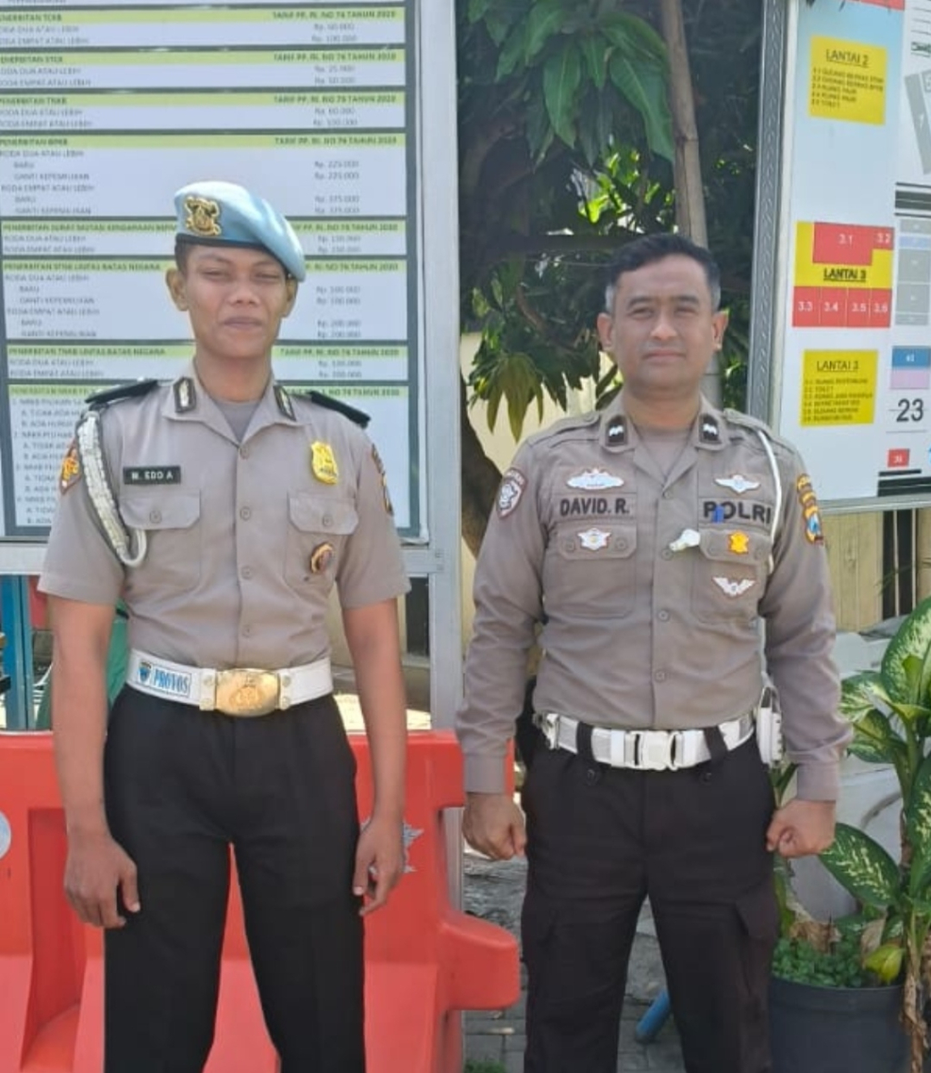 Pendamping Samsat Surabaya Utara Hadirkan Layanan Cepat dan Humanis, Warga Urus Pajak Kendaraan Lebih Mudah