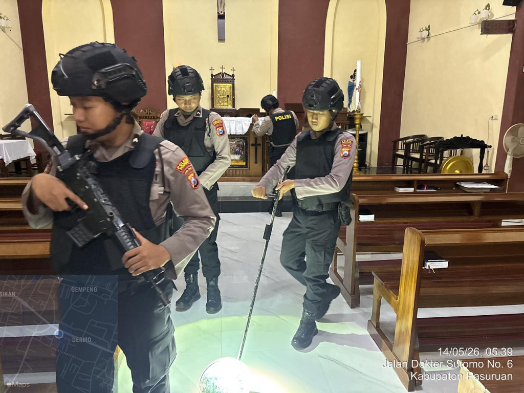 Polres Pasuruan Sterilisasi Gereja Tingkatkan Pengamanan  Ibadah Kenaikan Isa Almasih berjalan Aman