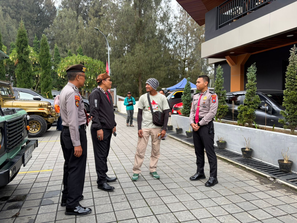 Polres Probolinggo Siagakan Personel Layanan Pengamanan Yadnya Kasada di Gunung Bromo