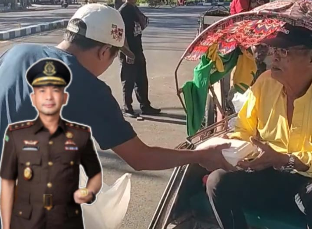 Caption Foto: Kajari Sampang Gandeng Media Salurkan Bantuan Nasi Kotak untuk Abang Becak dan Anak Yatim