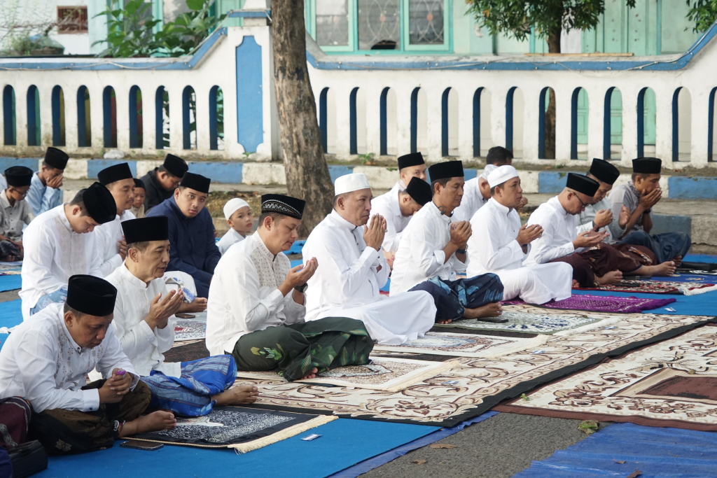 Caption Foto: Bupati Sampang Ajak Warga Perkuat Persatuan Lewat Iduladha 1447H dan Kurban