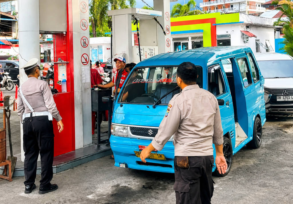Di Bawah Komando AKP Jusman Mori, Polsek Malalayang Hadir Pastikan Distribusi BBM Tepat Sasaran