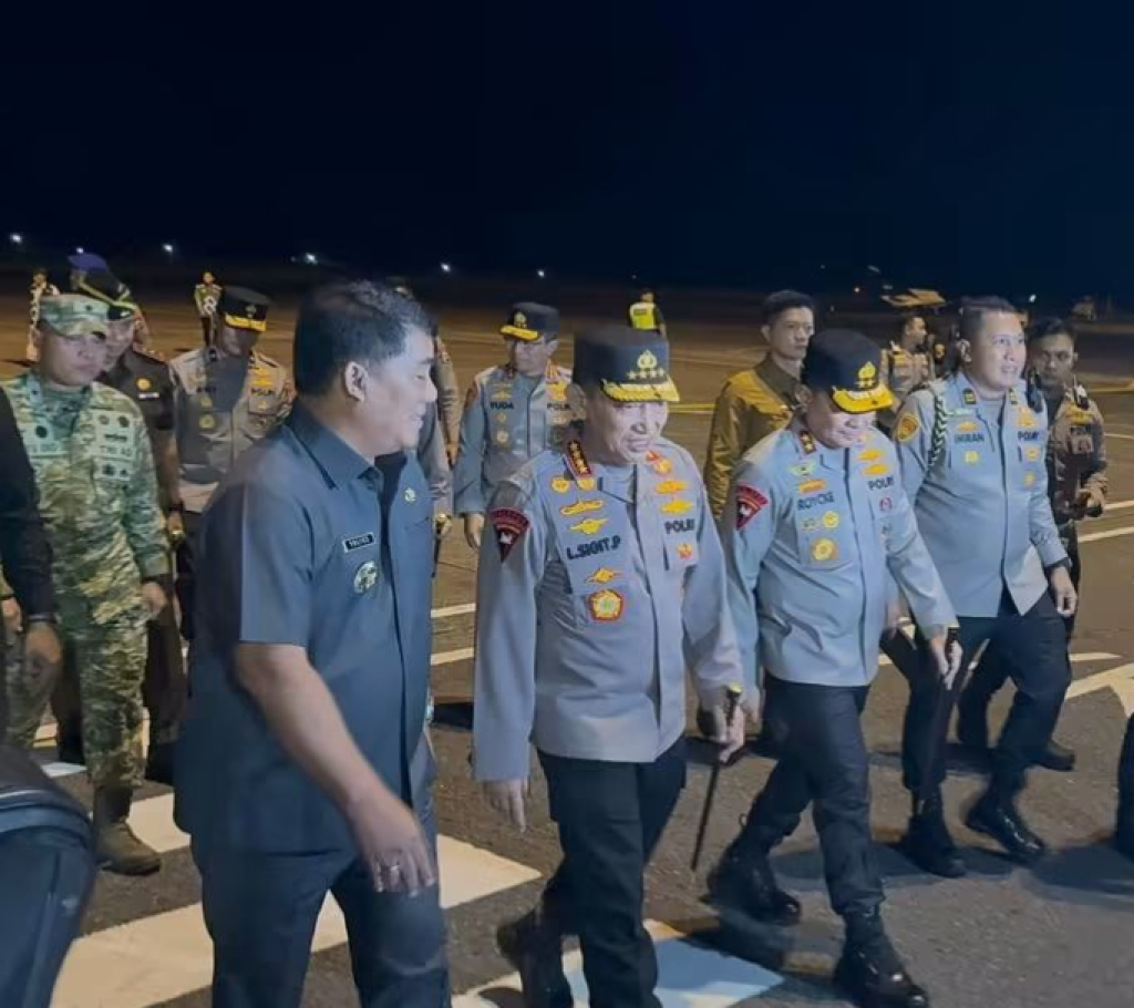 Kapolri Tiba di Manado, Gubernur Yulius Selvanus dan Forkopimda Sulut Tunjukkan Kekompakan