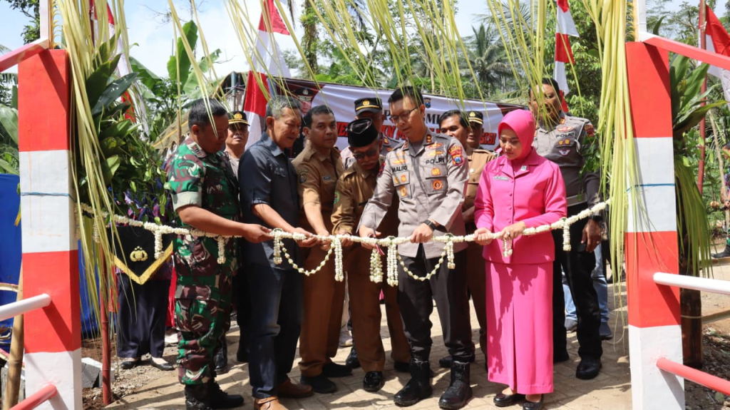 Polres Trenggalek Bangun Jembatan Merah Putih Presisi Penggerak Ekonomi Desa