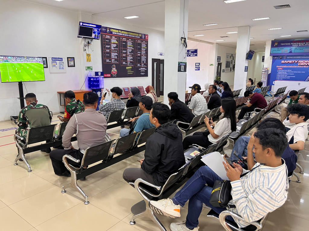 Usir Bosan, Satpas Colombo Gelar Nobar Piala Dunia 2026 Bareng Pemohon SIM