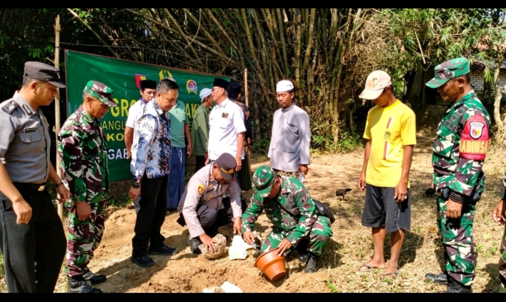 Caption Foto: Kodim 0828 Sampang Ground Breaking, Jembatan Penghubung Daya Angkut Ketahanan Pangan di Moktesareh 