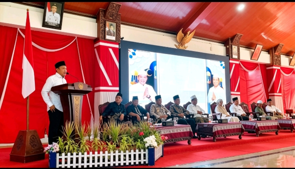 Caption Foto: Kepala Bagian Kesejahteraan Rakyat (Kabag Kesra) Kabupaten Sampang, Dr. Zaiful Muqaddas, dalam laporan resminya memaparkan rincian data kepulangan