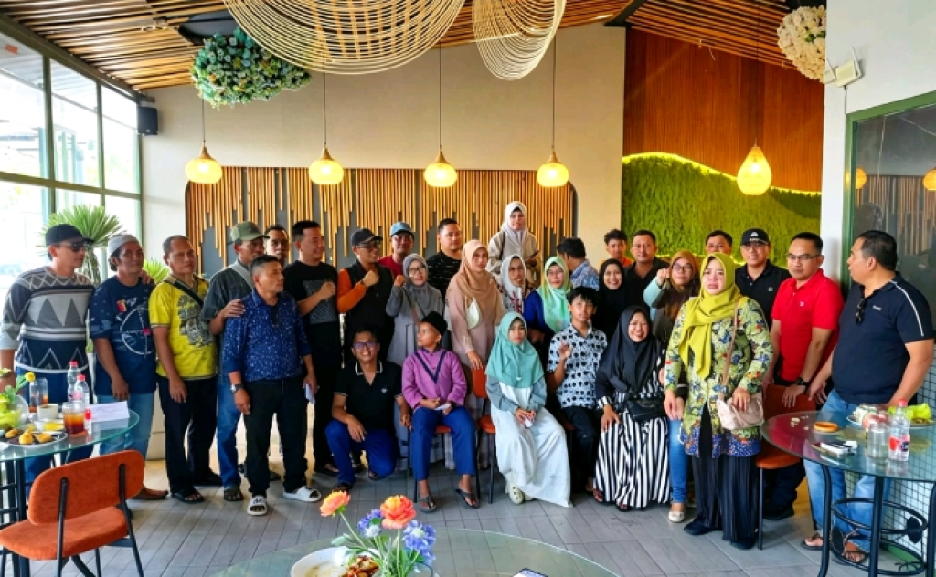Caption Foto: Alumni 93 dari berbagai daerah dan profesi, seperti ASN, TNI, Polri, hingga wiraswasta.