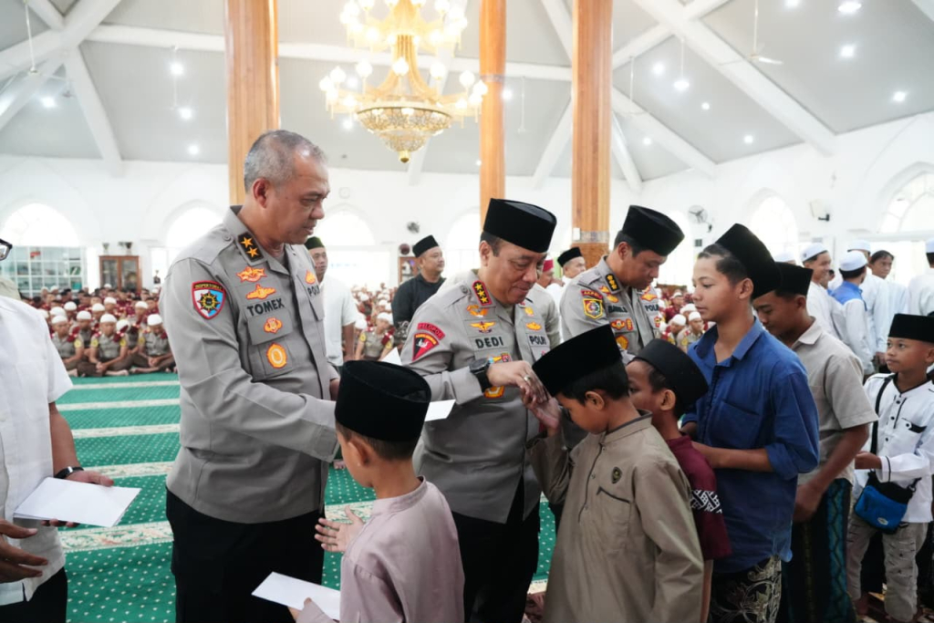 Hari Bhayangkara ke-80, Wakapolri Tanamkan Kepedulian Sosial kepada Taruna Akpol Lewat Santunan Anak Yatim