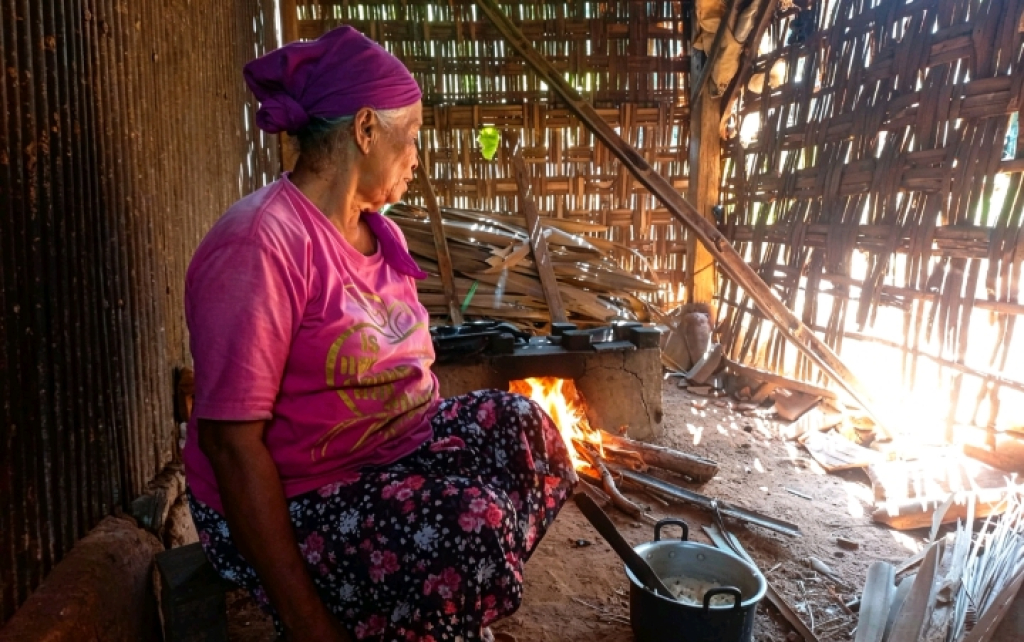 Caption Foto: Seorang lansia kurang mampu bernama Misnadi, warga Desa Banyukapah,