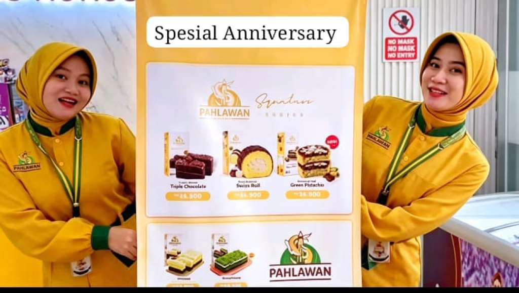 Caption Foto: Menyambut hari jadinya yang pertama, outlet resmi Lapis Kukus Pahlawan Cabang Pamekasan