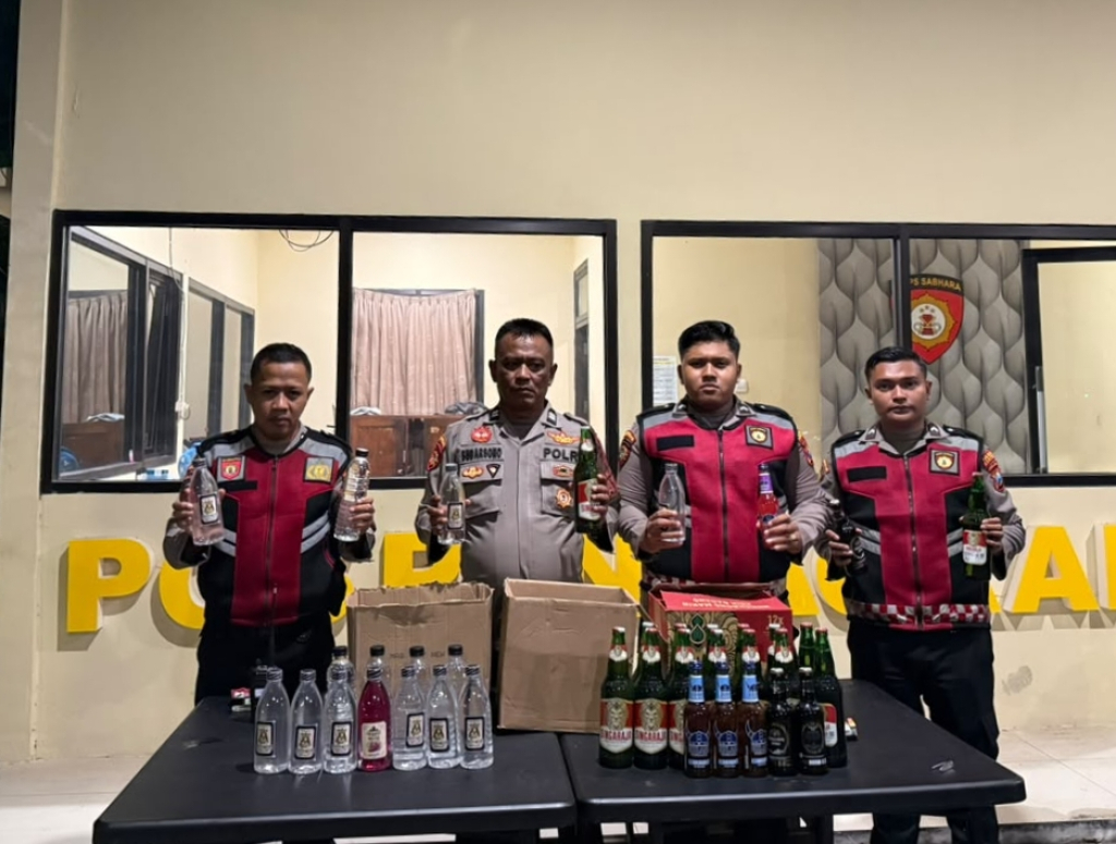 Patroli Sat Samapta Polresta Sumenep Amankan Puluhan Botol Minuman Keras Ilegal