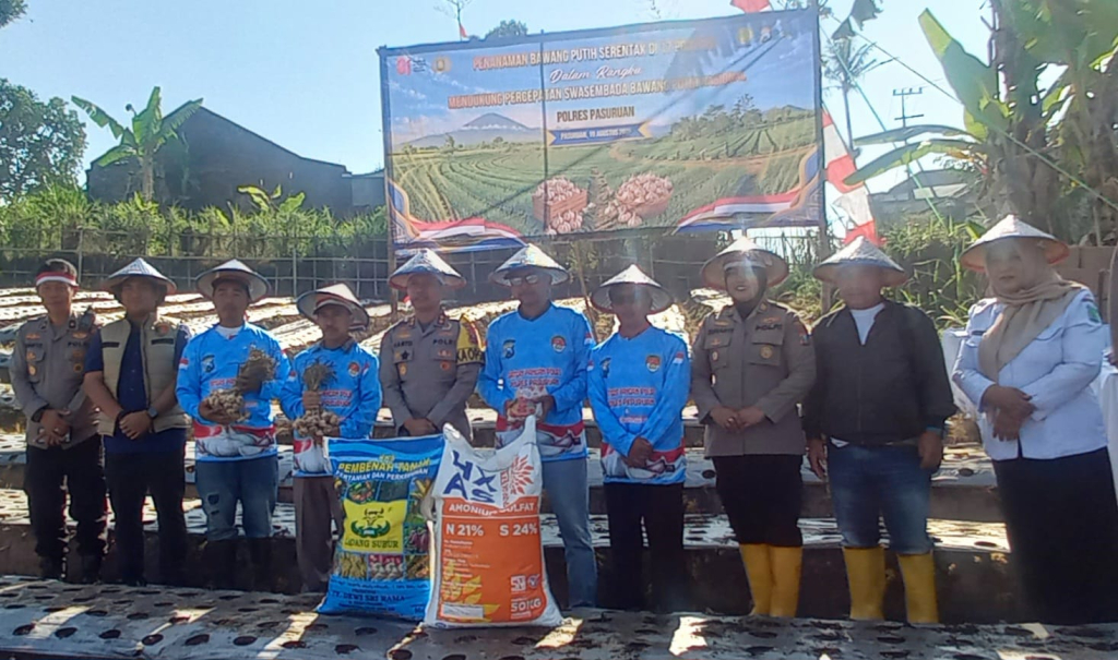 Percepat Swasembada Bawang Putih, Polres Pasuruan Gelar Penanaman Serentak di Tlogosari