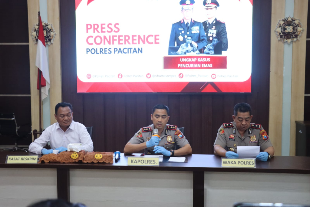 Polres Pacitan Amankan Tersangka Pencuri  Emas Senilai Rp.350 Juta Milik Lansia