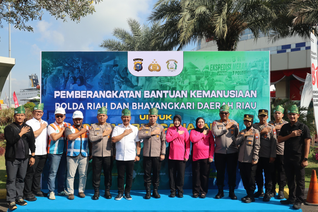 Dari Bumi Lancang Kuning, 60 Ton Bantuan Polda Riau Dikirim untuk Korban Bencana NTT