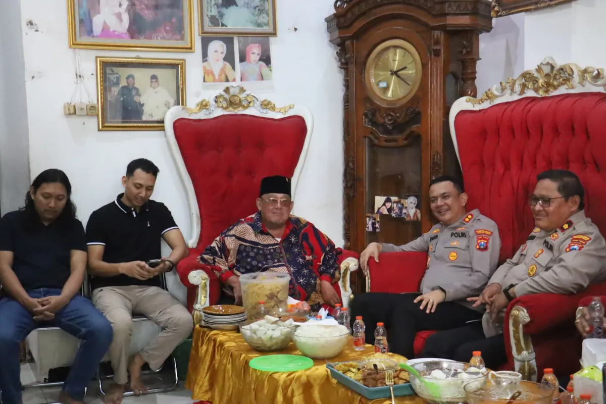 Memperkuat Sinergitas Kamtibmas, Kapolres Pelabuhan Tanjung Perak Silaturahmi ke  Tokoh Masyarakat