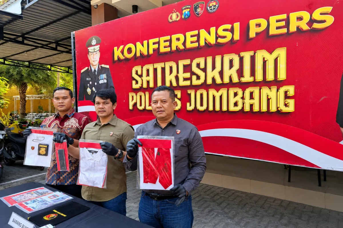 Satreskrim Polres Jombang Tangkap Pemuda Ngaku Polisi dalam Kasus Love Scamming dan Pemerasan 