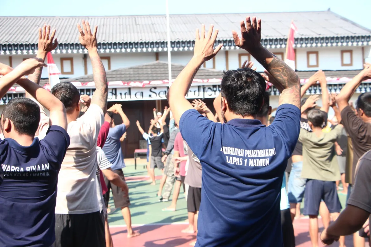 Jaga Kebugaran dan Dukung Pembinaan Positif, Warga Binaan Lapas Kelas I Madiun Antusias Ikuti Senam Pagi