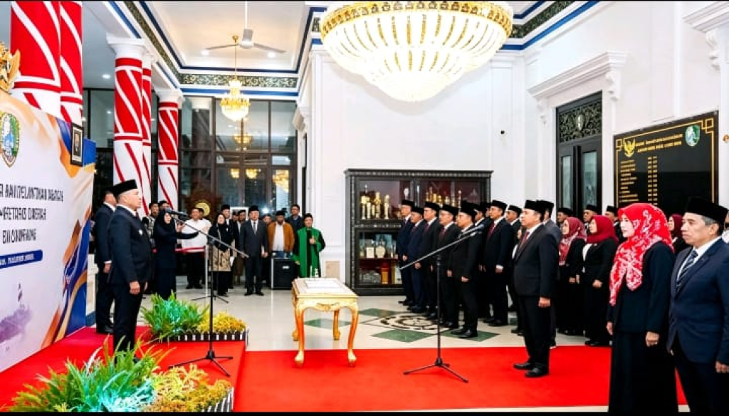 Caption Foto: Saat Bupati Melantik Faisol Ansori sebagai Penjabat (Pj) Sekretaris Daerah Kabupaten (Sekdakab) Sampang