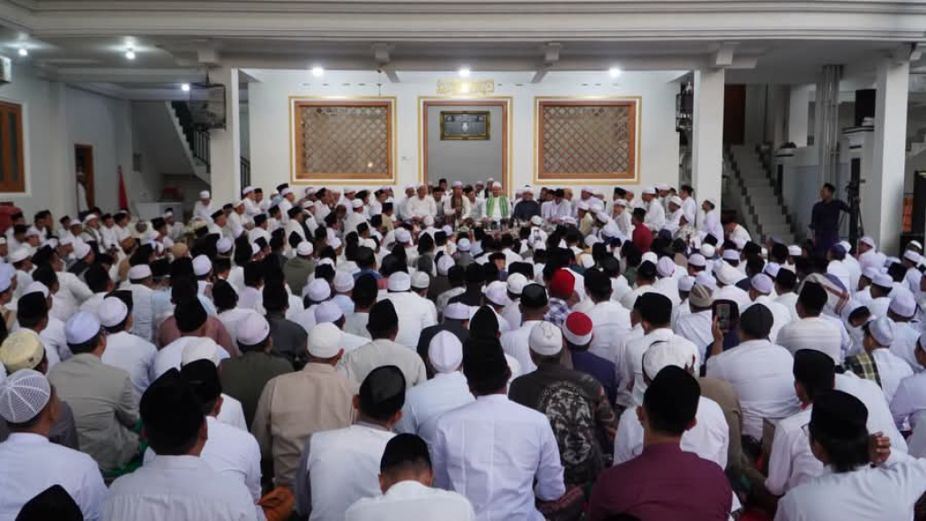 Caption Foto: Ribuan Jemaah Hadiri Kuliah Subuh Ustaz Abdul Somad di Kediaman Bun  Wid