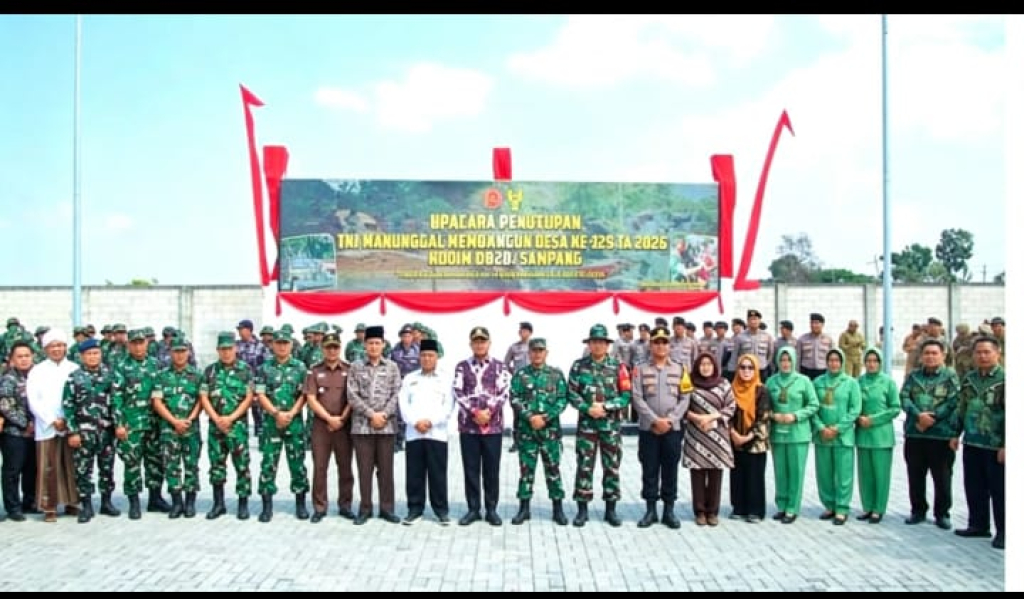 Caption Foto: diakhiri dengan Sesi foto Bersama Jajaran TNI dan Forkopincam Kecamatan jrengik