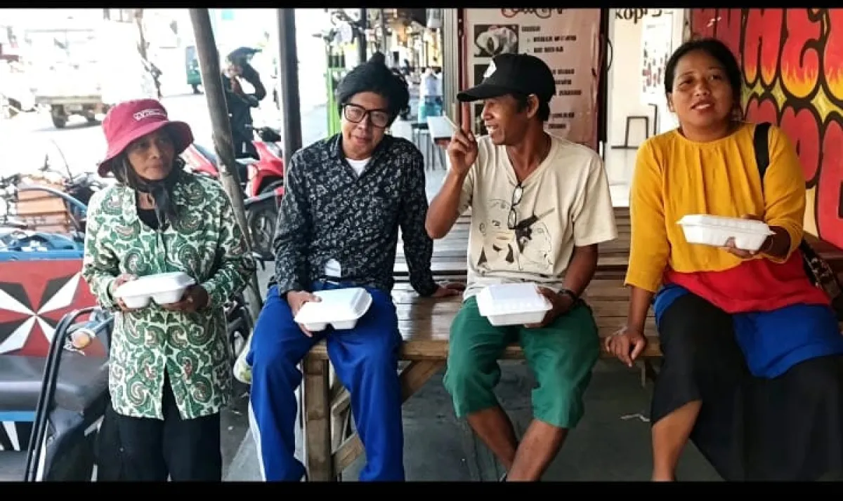 Konsisten Hadir untuk Rakyat, Kodim 0828/Sampang Gelar Aksi Jumat Berkah Bagi Nasi Kotak