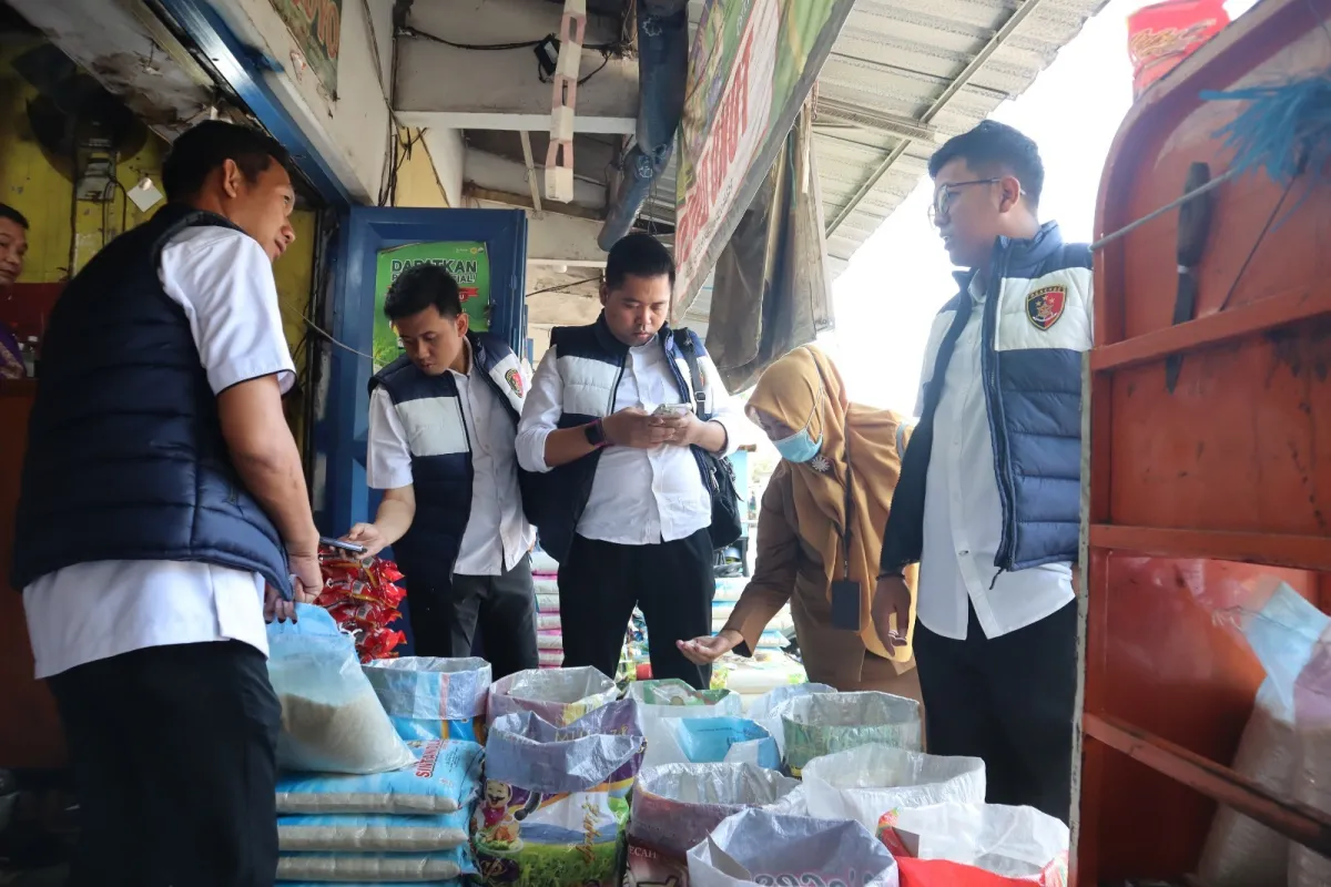 Satgas Pangan Polresta Sidoarjo Sidak Pasar, Pastikan Pasokan Bahan Pokok Aman dan Stabil