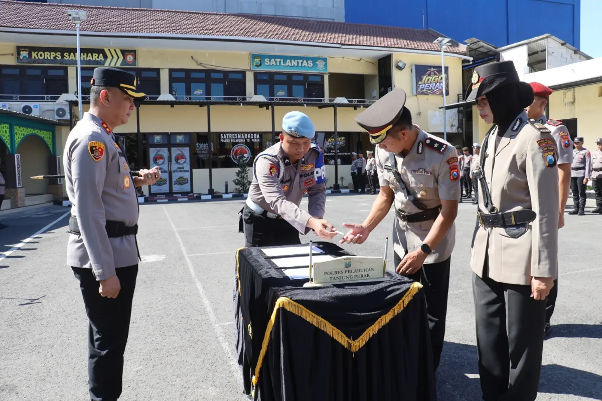 Rotasi Tiga Pejabat Polres Tanjung Perak, Kapolres AKBP Irwan Tekankan Profesionalisme dan Pelayanan Humanis