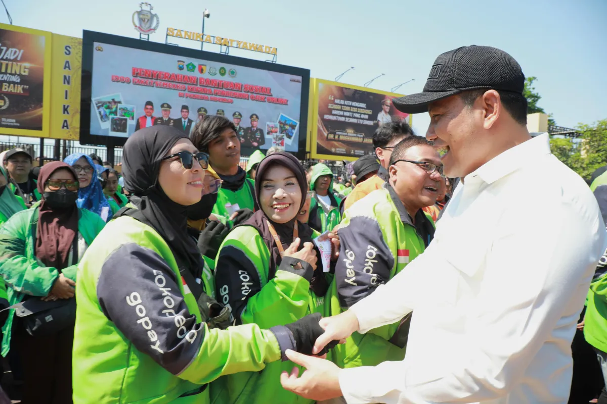 Pemkab Sidoarjo Bagikan 1.000 Paket Beras Untuk Ojol, Solidaritas Memperingati Setahun Wafatnya Affan Kurniawan