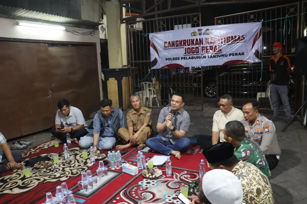 Perkuat Sinergi dengan Warga, Polres Tanjung Perak Gelar Cangkrukan Kamtibmas di Sidotopo