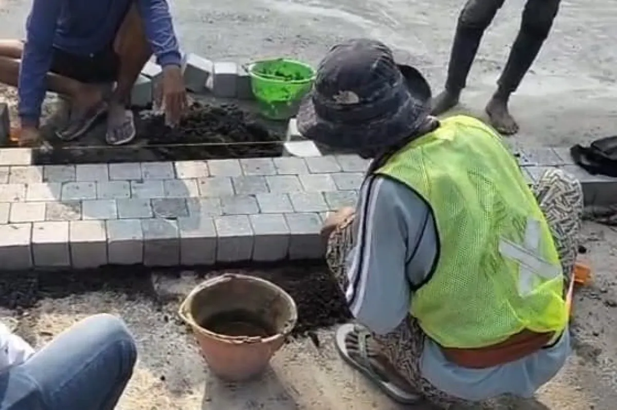 Jalan Sudah Bagus Dibongkar, Proyek Batu Alam Didepan MPP Siola Disorot AMI Untuk Apa Anggaran Dihabiskan