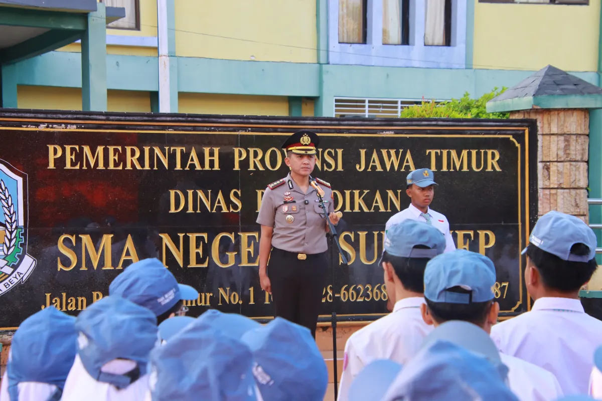 Kapolresta Sumenep Pimpin Upacara Serentak di Sekolah, Sampaikan Pesan Kamtibmas kepada Pelajar