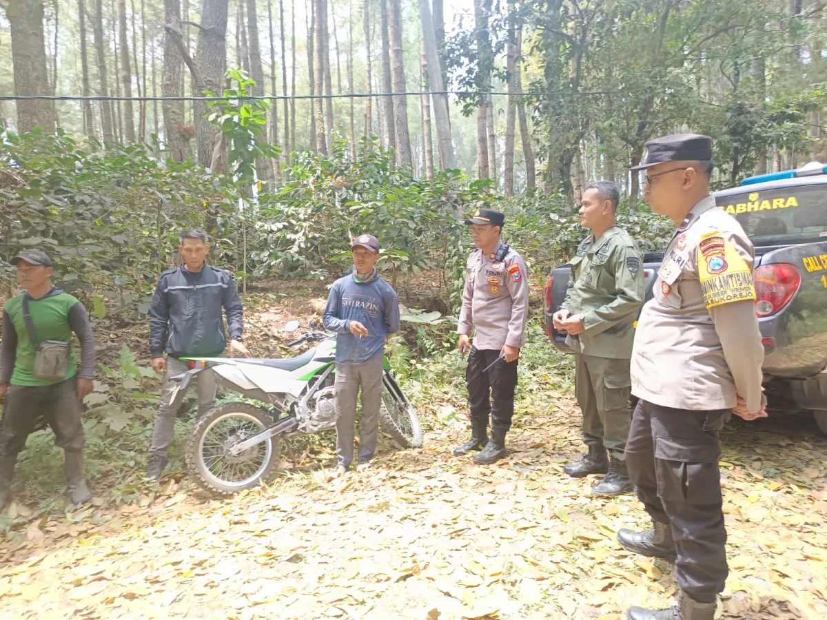 Cegah Karhutla, Polres Bondowoso Patroli Kawasan Hutan, Ingatkan Sanksi Hukum Pembakar Hutan