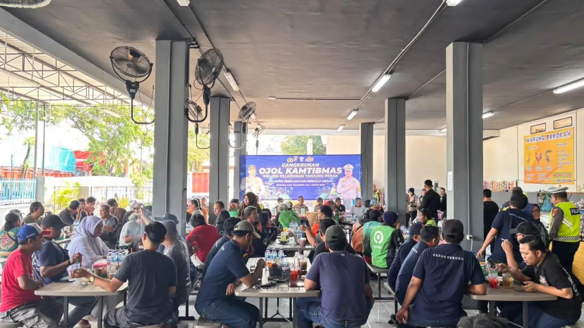 Cangkrukan Ojol Kamtibmas, Polres Tanjung Perak Ajak Driver Jadi Pelopor Keselamatan