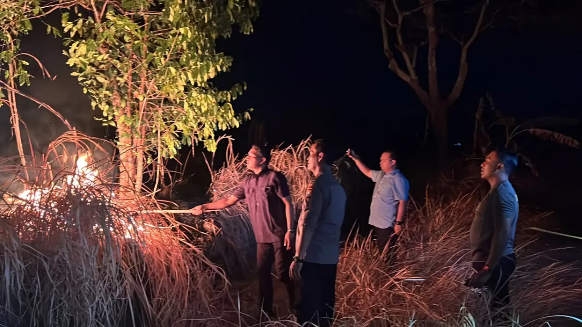 Polres Ngawi dan Tim Gabungan Buat Sekat Bakar dan Dirikan Posko Antisipasi Karhutla Lawu Utara Meluas