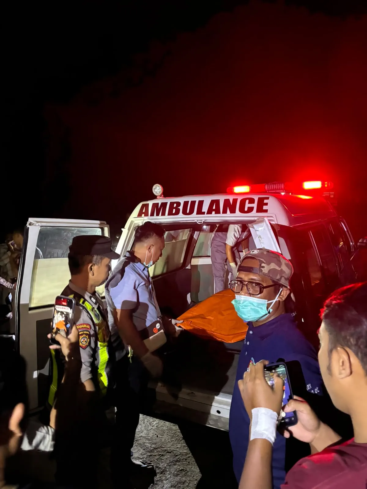 Warga Temukan Mayat di Pinggir Pantai Pakandangan Barat, Polresta Sumenep Lakukan Penanganan dan Penyelidikan
