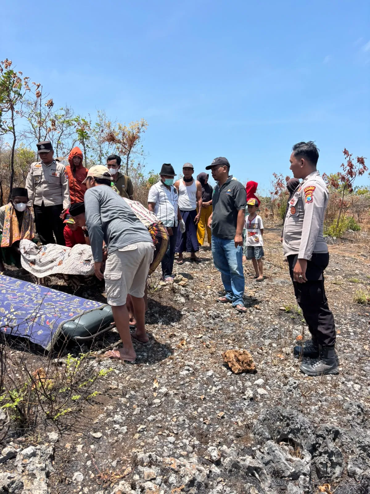 Perempuan Ditemukan Meninggal Dunia di Tanah Tegal Desa Lobuk, Polsek Bluto Lakukan Penanganan