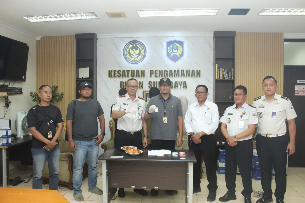 Petugas Rutan Kelas I Surabaya Gagalkan Penyelundupan Barang Kristal Putih Yang  Diduga Narkoba Jenis Sabu
