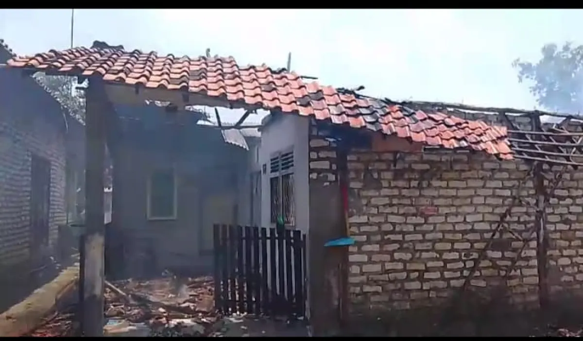 Lupa Matikan Kompor Gas, Rumah Warga di Kajuk Selatan Sampang Ludes Terbakar