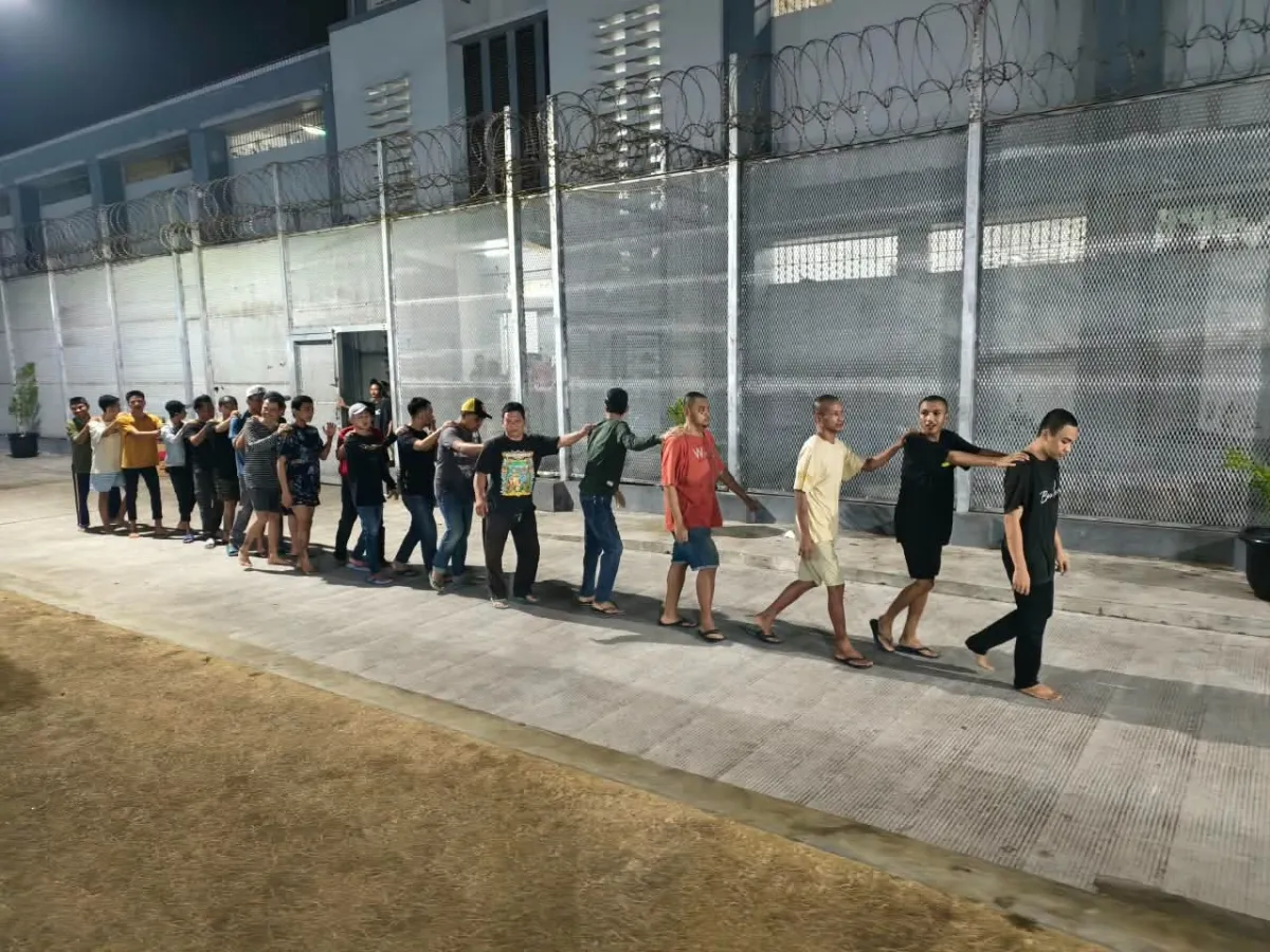 Pengamanan Ketat, 177 Warga Binaan Rutan Kelas I Surabaya Diberangkatkan ke Madiun