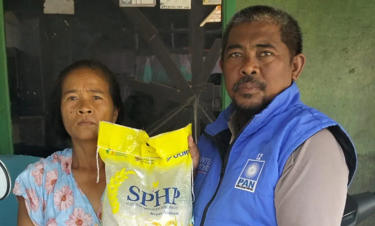 Kader PAN Sampang Salurkan Bantuan Paket Sembako Bagi Warga Kurang Mampu di Polagan